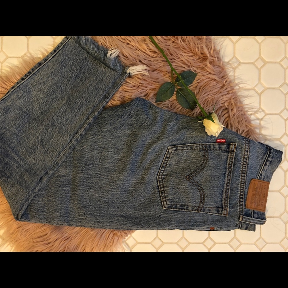 High waisted Levi jeans